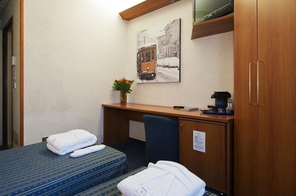 Hotel Mec Milan Luaran gambar