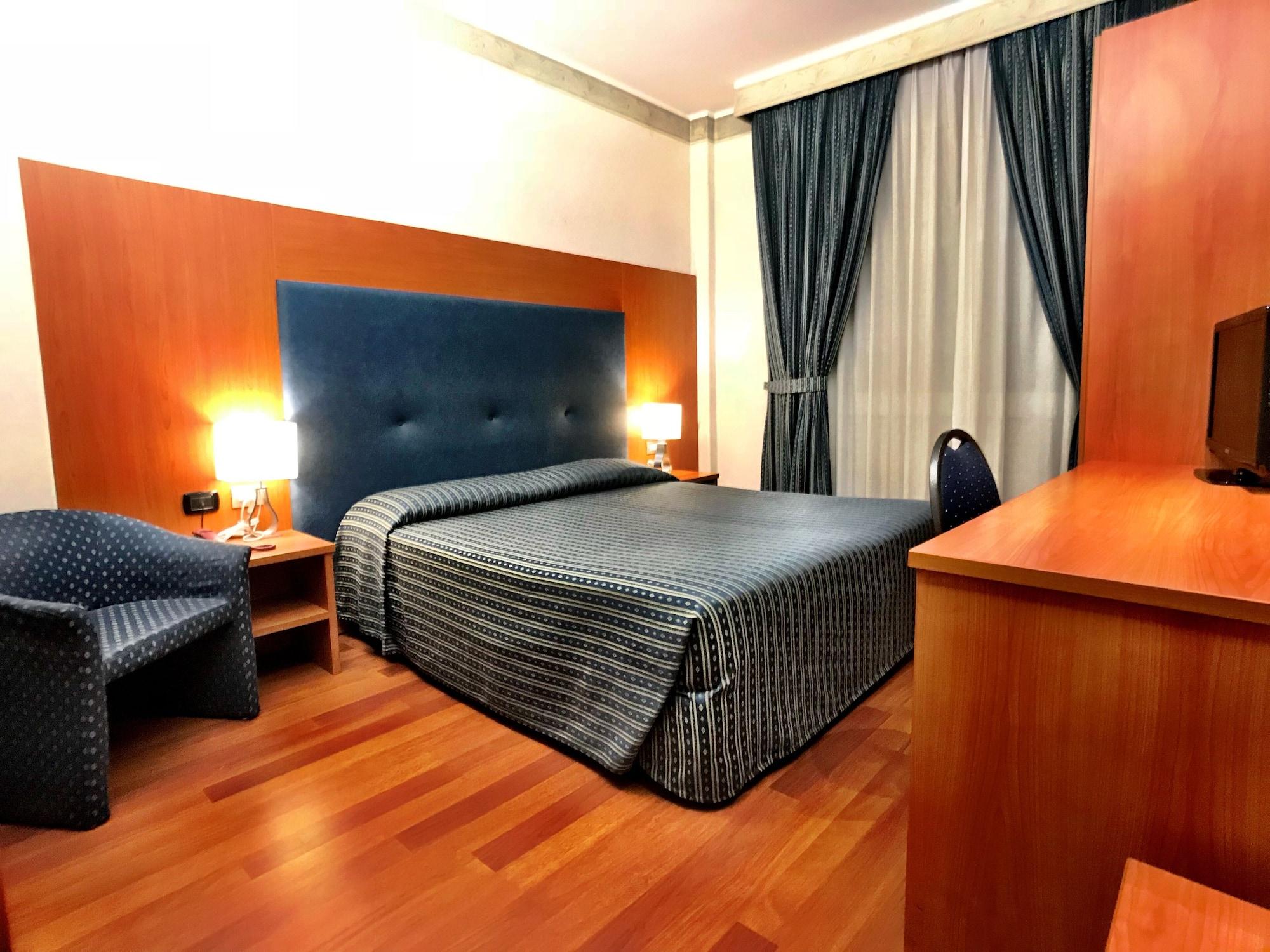 Hotel Mec Milan Luaran gambar