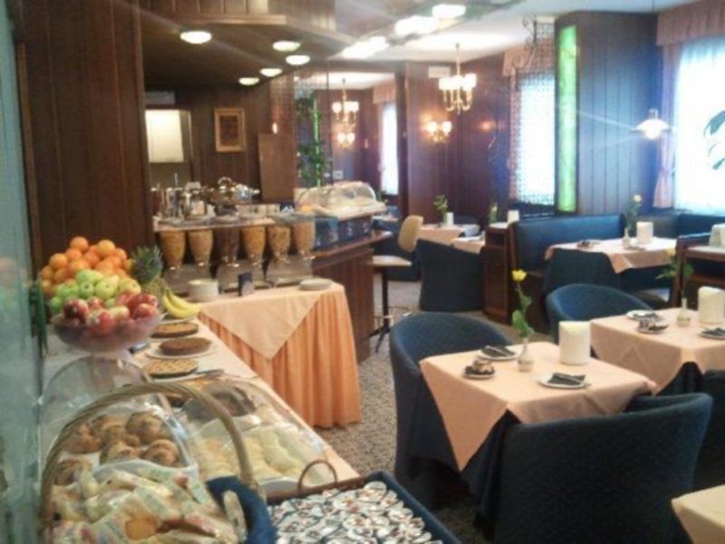 Hotel Mec Milan Luaran gambar