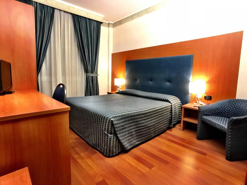 Hotel Mec Milan Luaran gambar