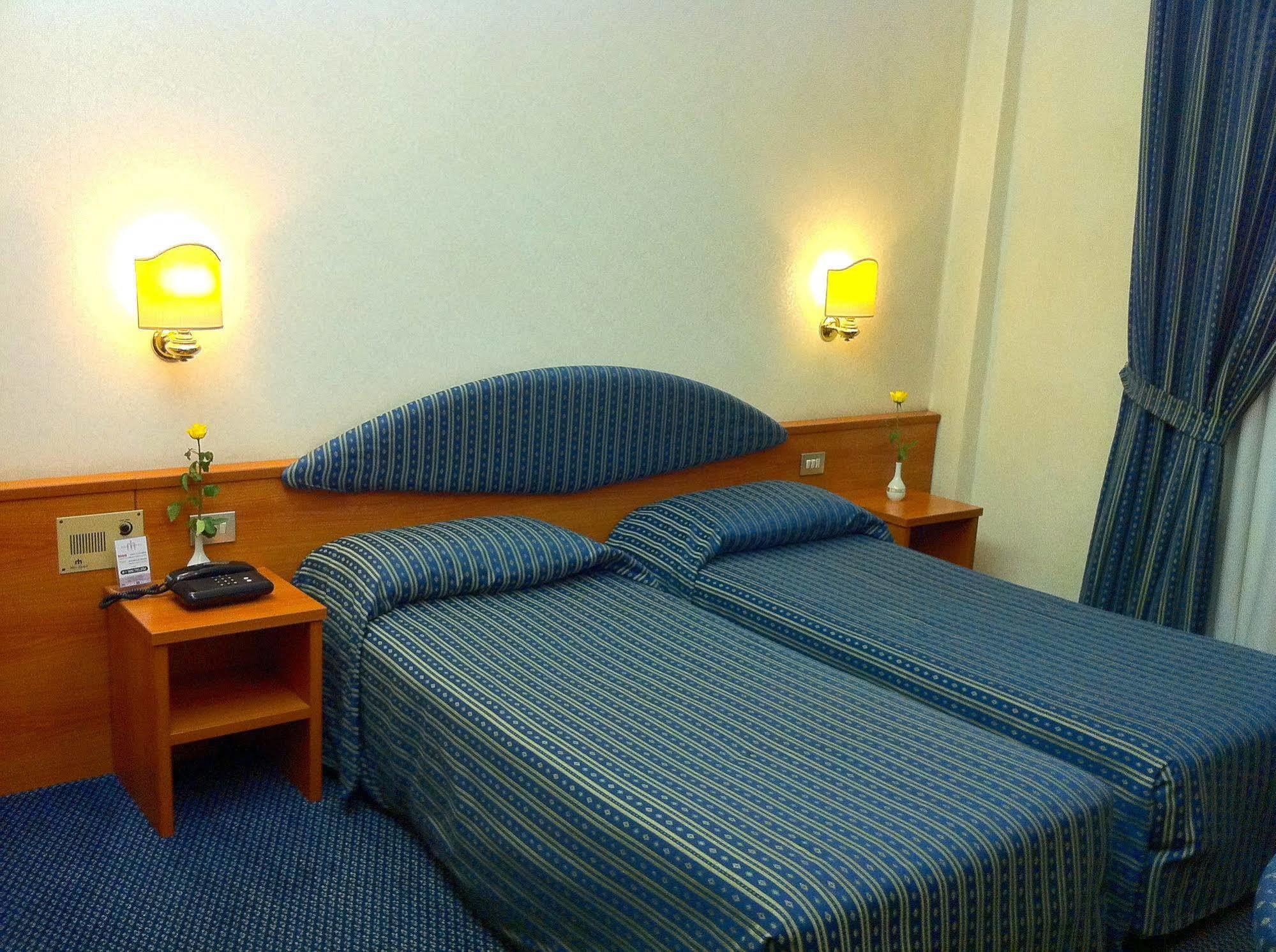 Hotel Mec Milan Luaran gambar
